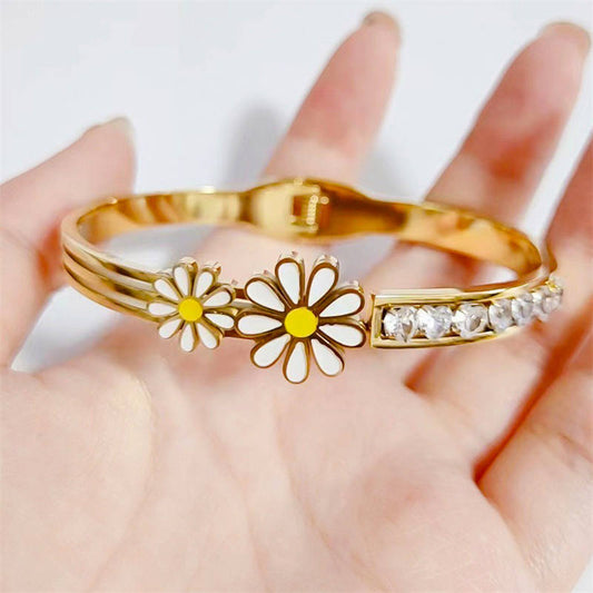 Elegance Takı - Çelik Gold Renk Zirkon Taşlı Papatya Model Kadın Kelepçe